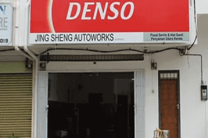 Bengkel kereta di Bahau, Malaysia