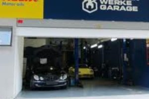 Bengkel kereta di Daerah Kota Tinggi, Malaysia