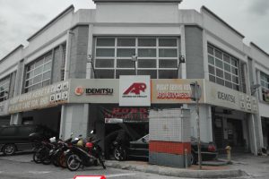 Bengkel kereta di Kampong Baharu Balakong, Malaysia