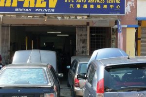 Bengkel kereta di Kampung Bukit Baharu, Malaysia