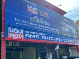 Bengkel kereta di Kuala Besut, Malaysia