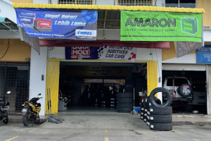 Bengkel kereta di Putatan, Malaysia