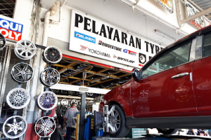 Bengkel kereta di Sandakan, Malaysia